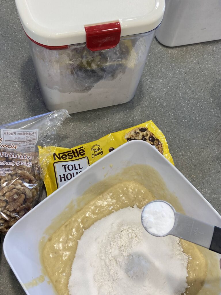 eggs
butter
brown sugar
vanilla extract
bananas
flour
baking powder