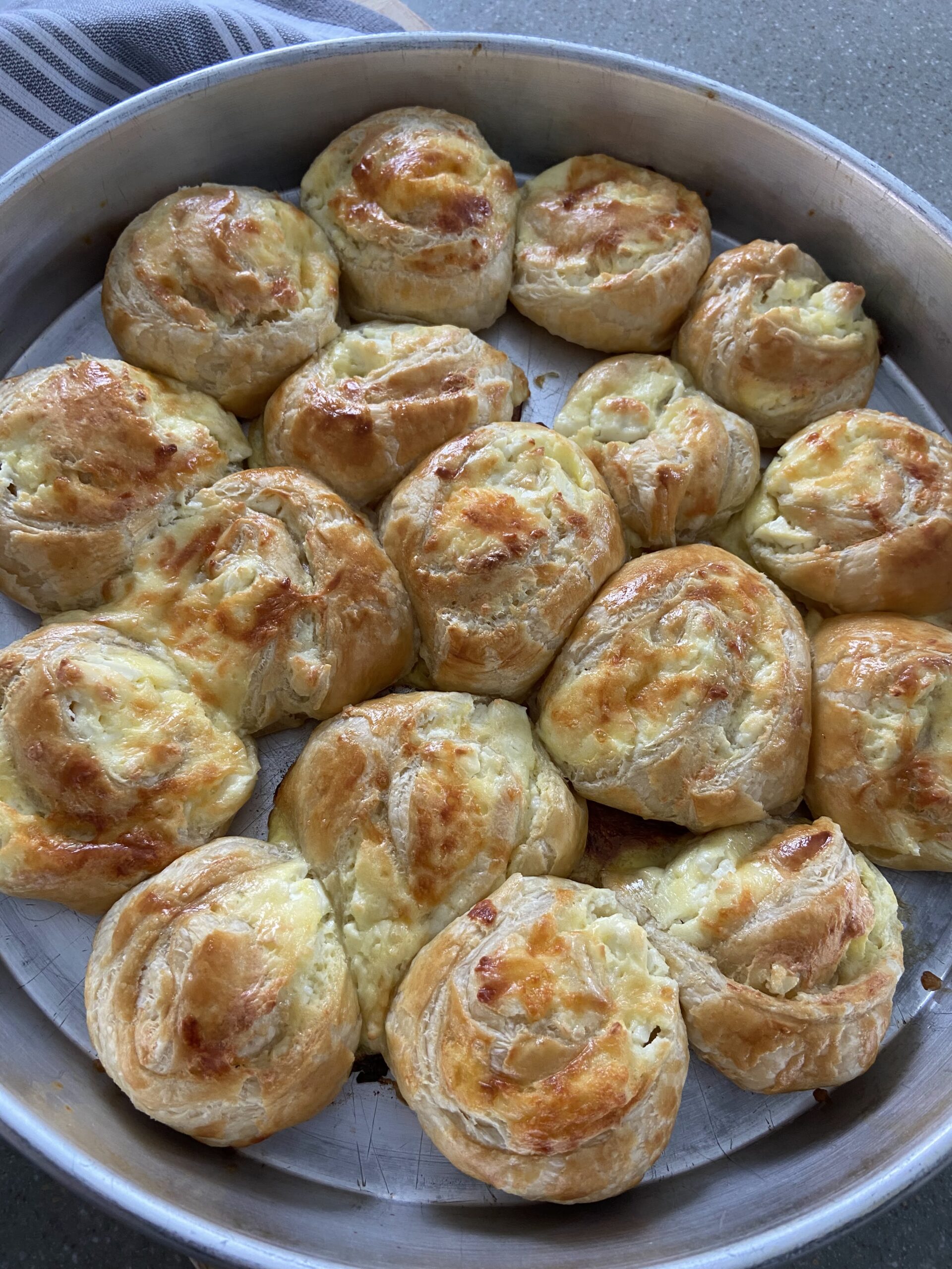 puff pastry pinwheels
cheesy puff pastry appetizer
feta