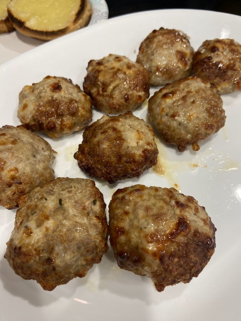 ground pork
ground chicken
healthy meatballs
air fryer meatballs
kufteta
air fryer liners